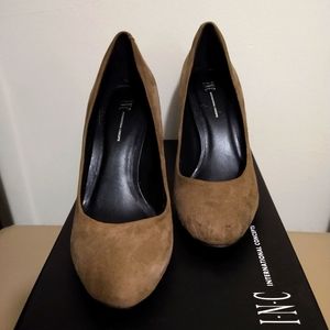 Macy's INC Round Toe Heels 5.5 NWT